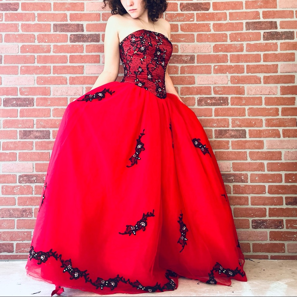 Red & Black Formal Tulle Dress Princess quinceanera Full Bodied Party Prom Dance